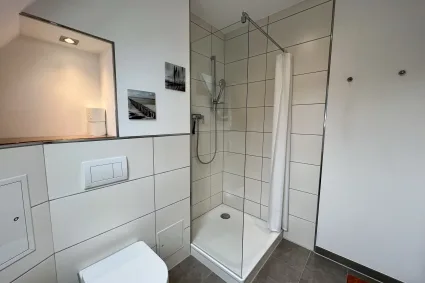 Badezimmer-Dusche-Michels-Apartments-Guetersloh_1 Dusche zum entspannen im Apartment in Gütersloh